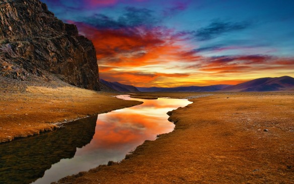 Daybreak in mongolian desert
